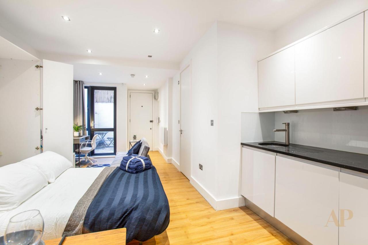 Spacious Lower Ground Studio Apartment With Private Patio Near Warren Street Londres Extérieur photo