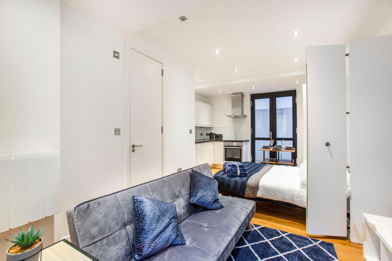 Spacious Lower Ground Studio Apartment With Private Patio Near Warren Street Londres Extérieur photo