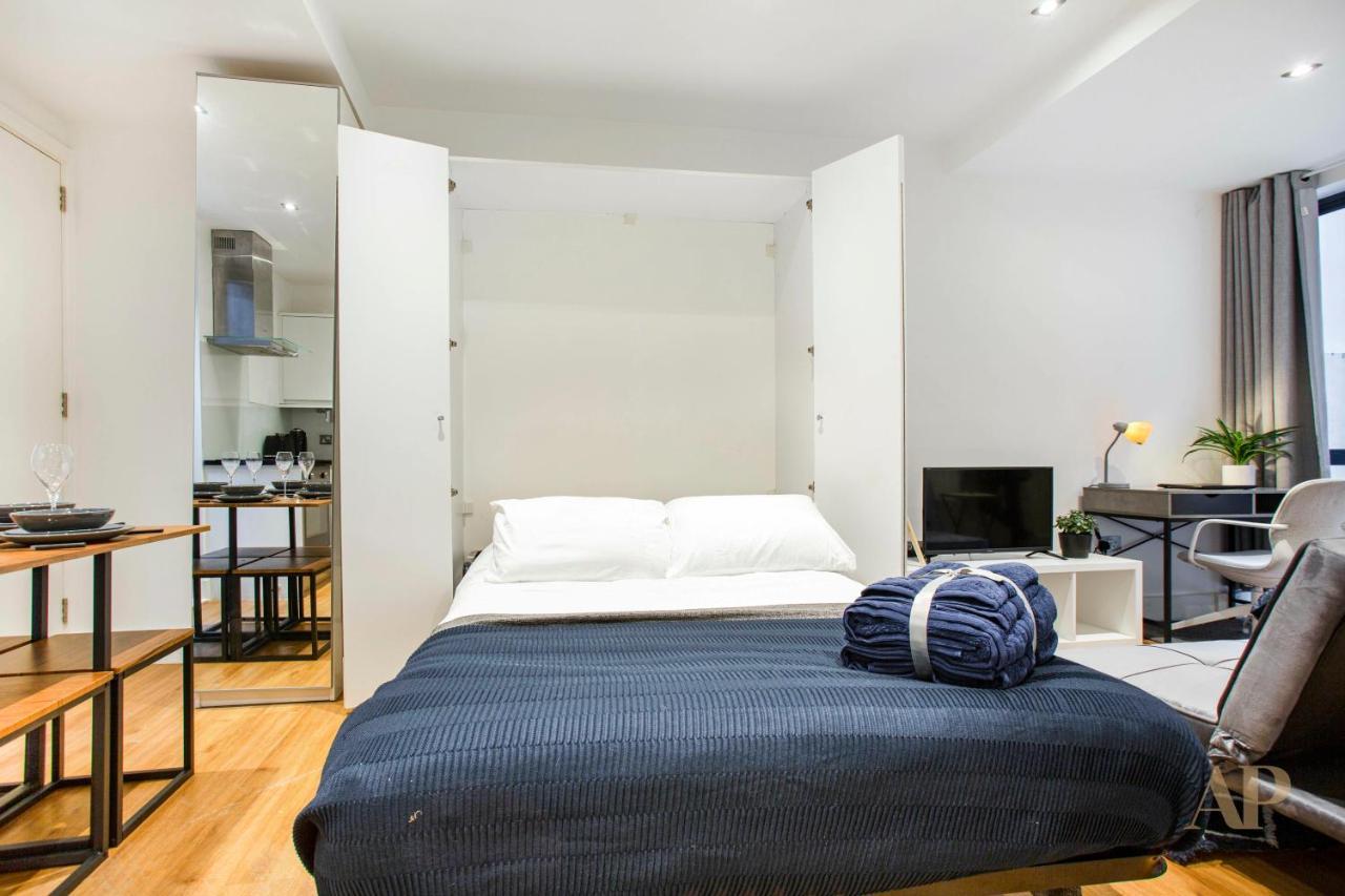 Spacious Lower Ground Studio Apartment With Private Patio Near Warren Street Londres Extérieur photo